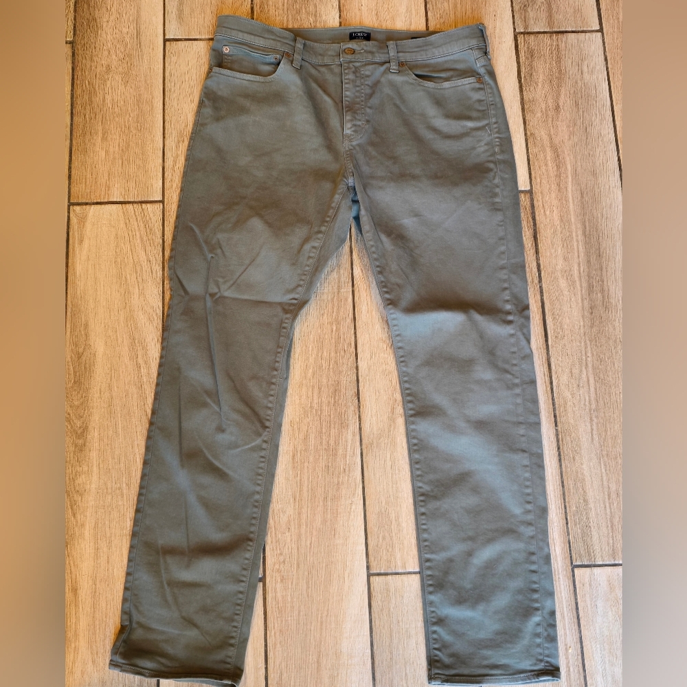 J. Crew Men's Khaki Slim Jeans (Sage) Green